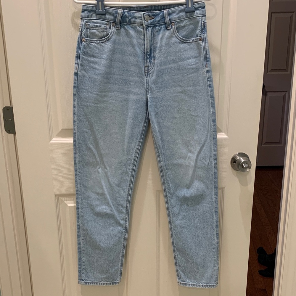 American Eagle Outfitters - Mom Jean Light Wash